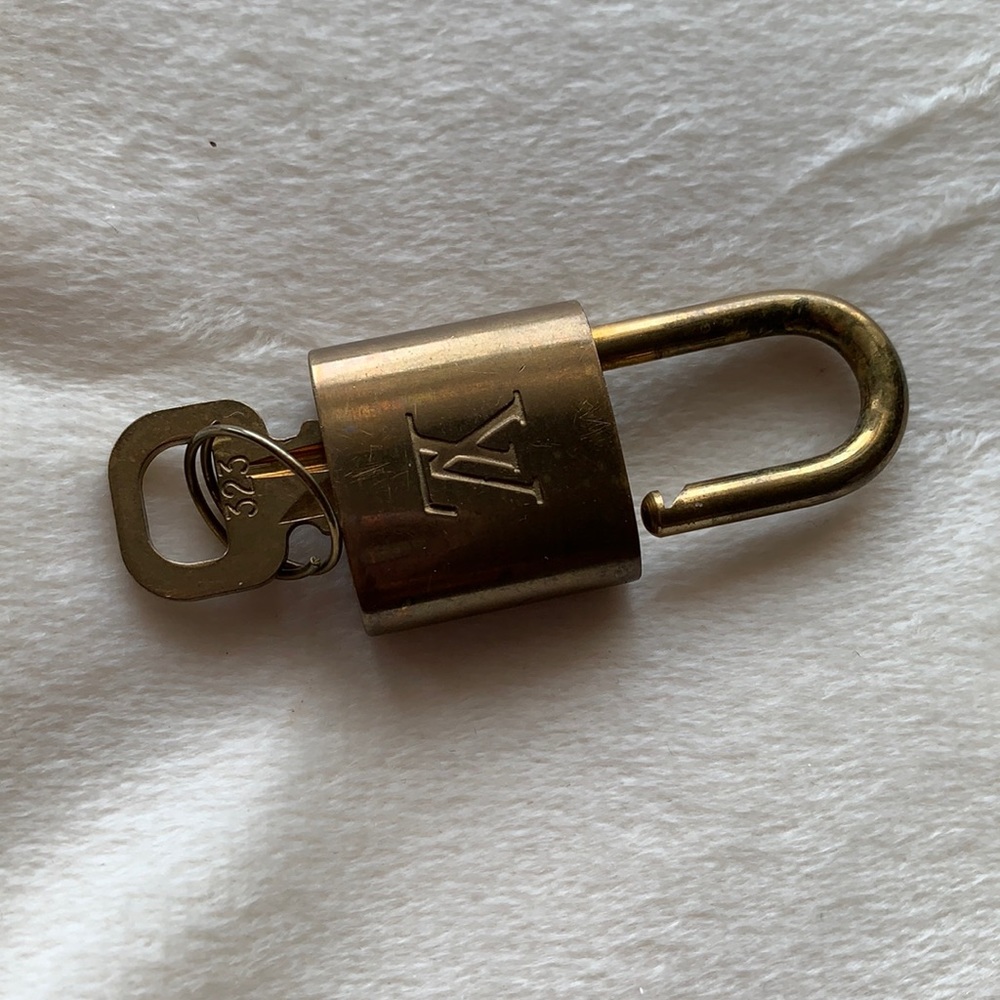 Authentic Louis Vuitton Padlock 🔐